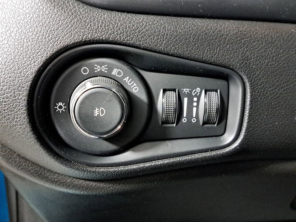 Used 2020 Jeep Renegade Altitude w/ UConnect 8.4 Nav Group image 12
