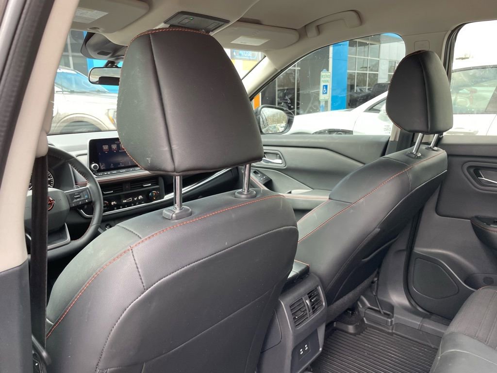 Used 2025 Nissan Rogue SV image 27