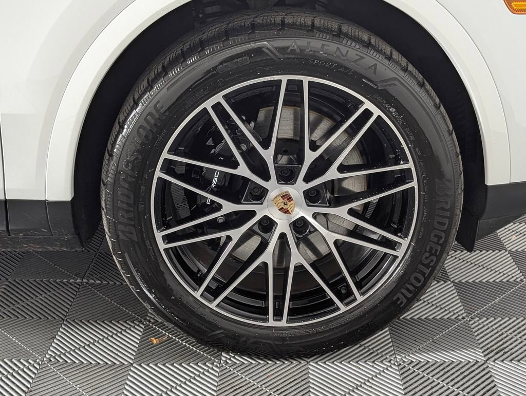 Certified 2025 Porsche Cayenne Coupe image 14