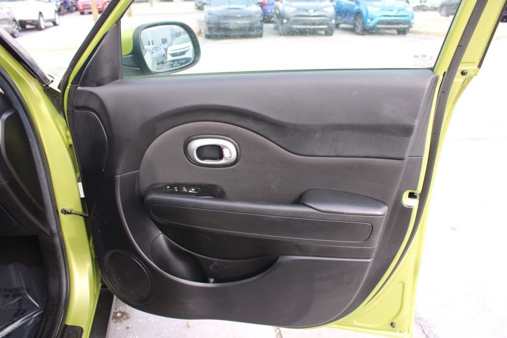 Used 2017 Kia Soul + image 20