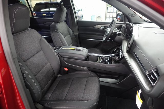 Used 2025 Chevrolet Traverse LT w/ Enhanced Driving Package image 28