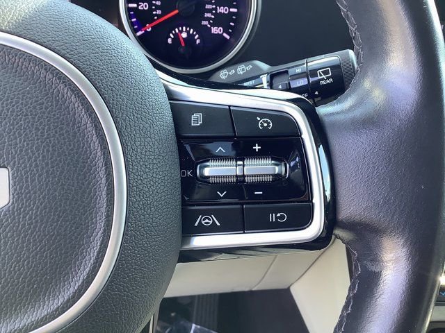 Used 2022 Kia Carnival LX image 12