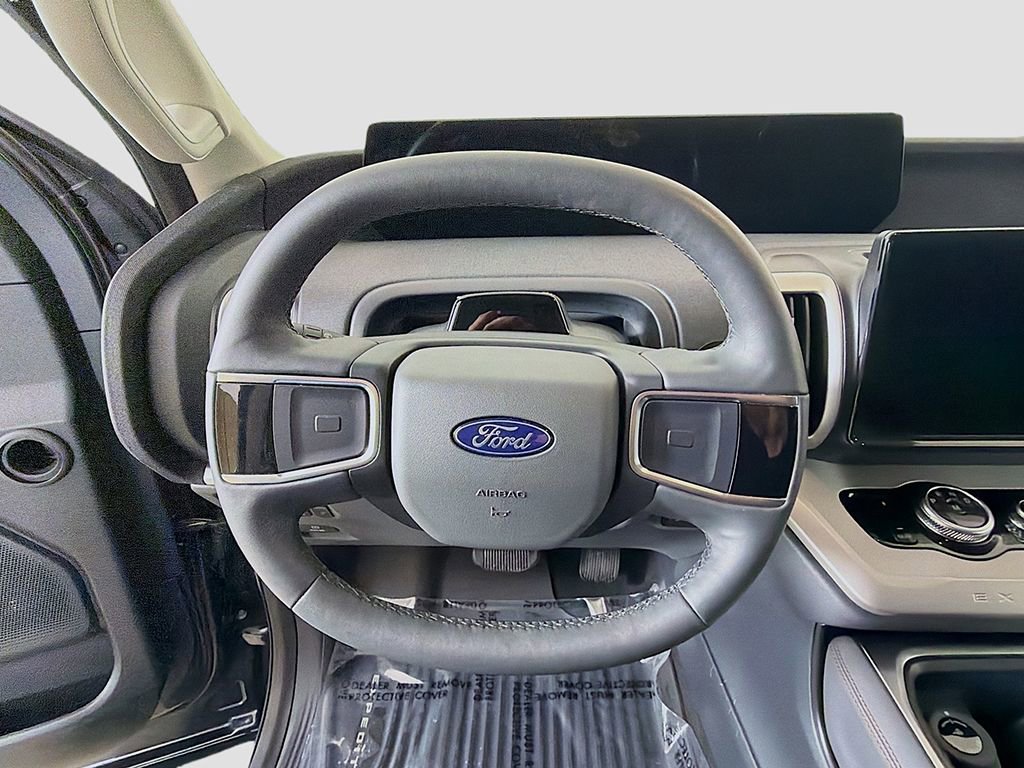 Used 2025 Ford Expedition Active image 31