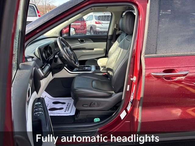 Used 2024 Kia Carnival LX image 13