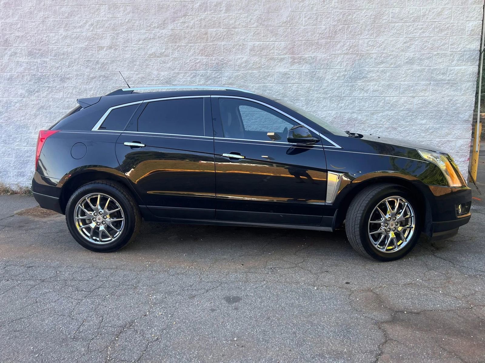 Used 2014 Cadillac SRX Premium FWD image 3