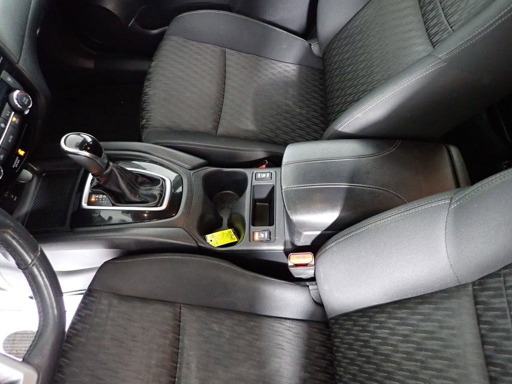 Used 2017 Nissan Rogue SV image 28