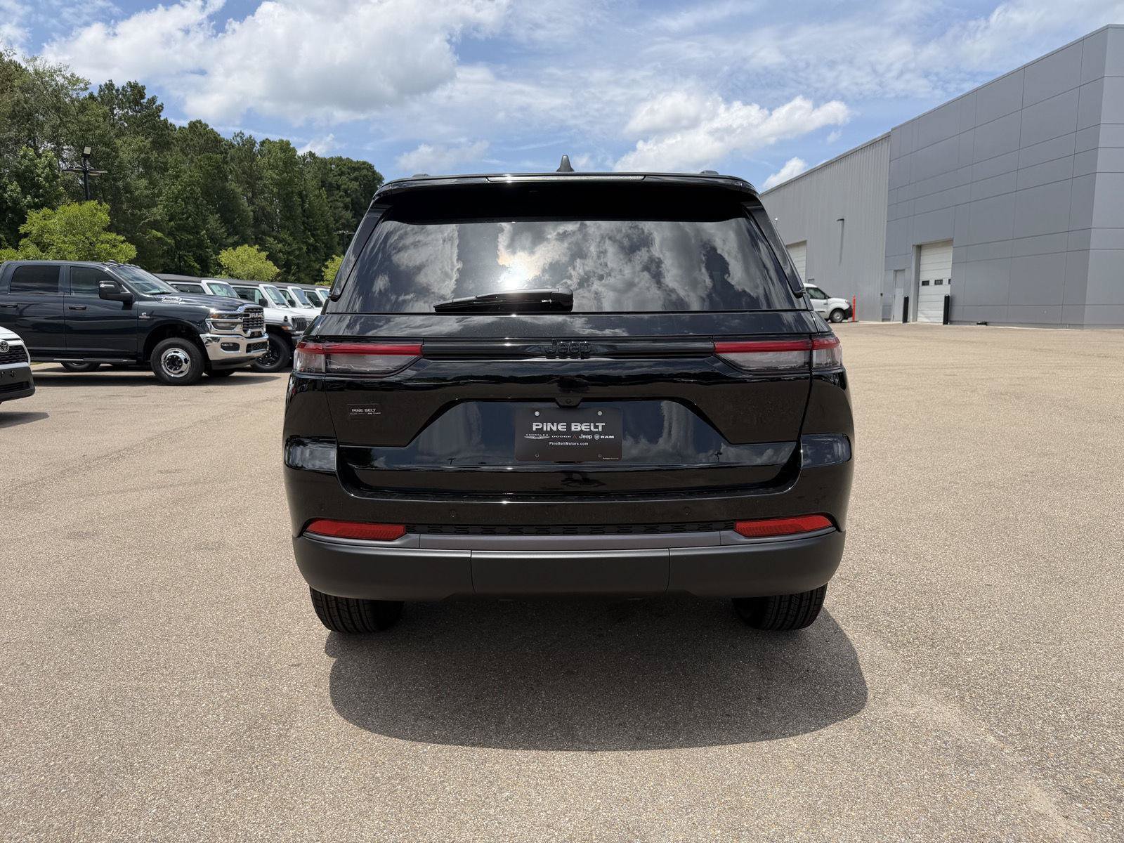 New 2026 Jeep Grand Cherokee Altitude RWD image 5