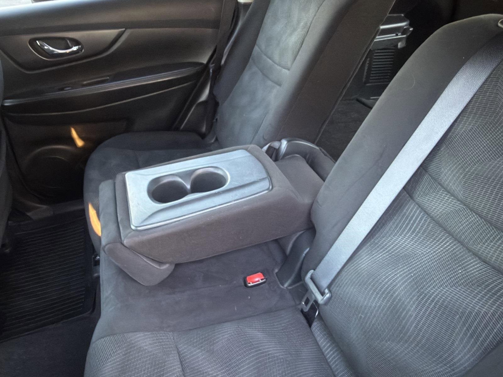 Used 2016 Nissan Rogue SV w/ SV Premium Package image 28