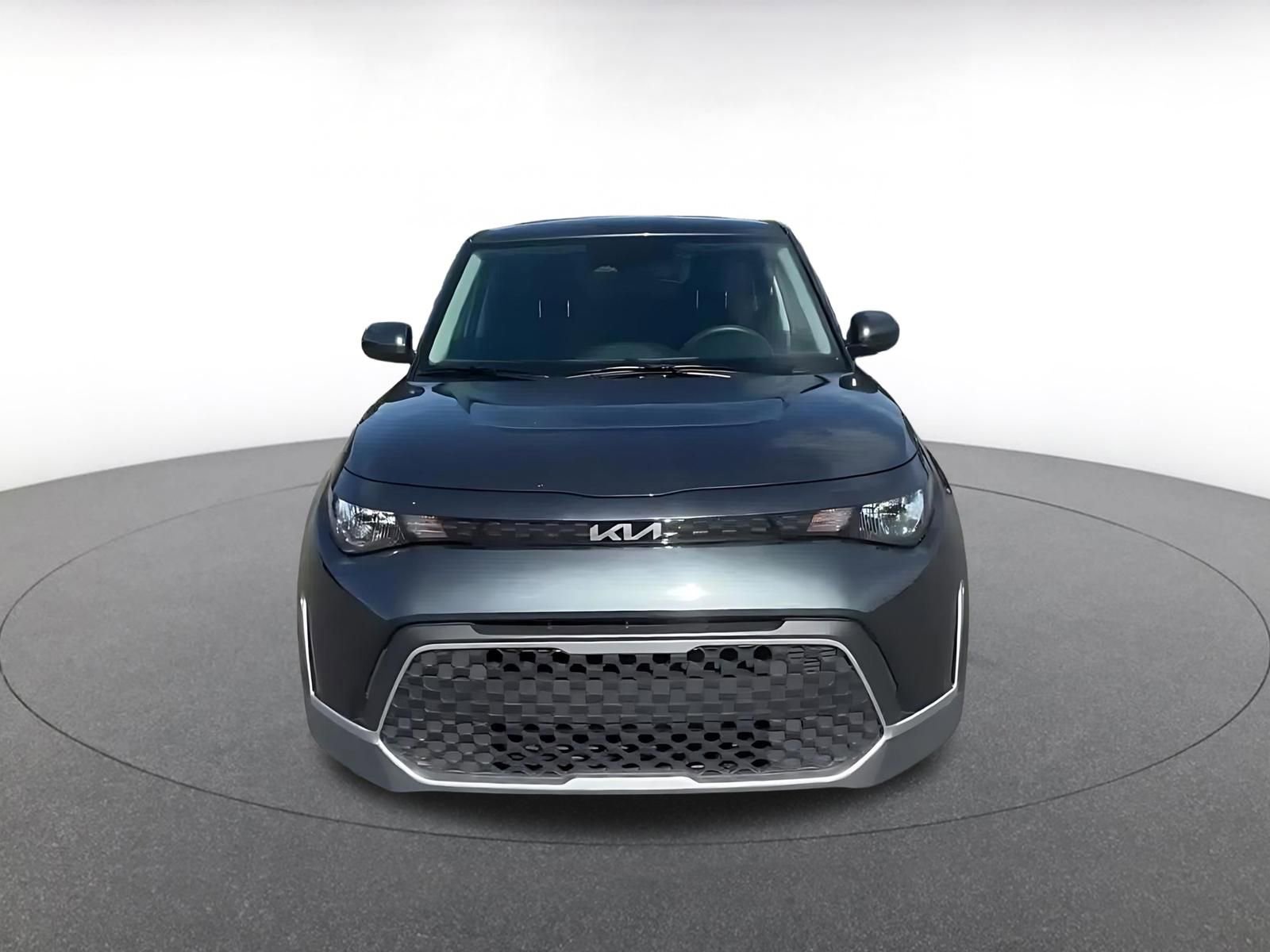 Used 2025 Kia Soul LX w/ LX Technology Package FWD image 4
