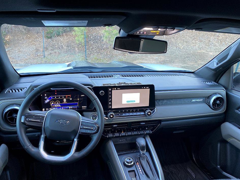 Used 2024 Chevrolet Colorado ZR2 w/ Technology Package image 19