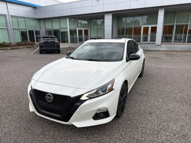 Used 2022 Nissan Altima 2.5 SR w/ Midnight Edition Package FWD image 1