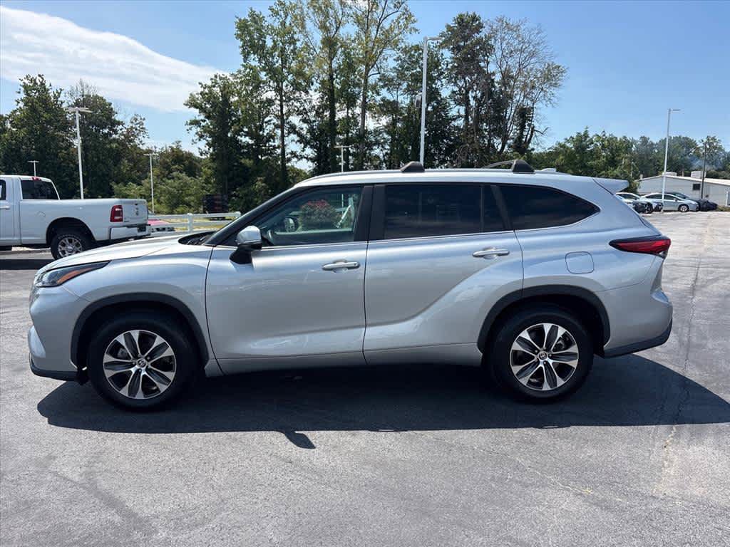 Used 2023 Toyota Highlander XLE FWD image 25
