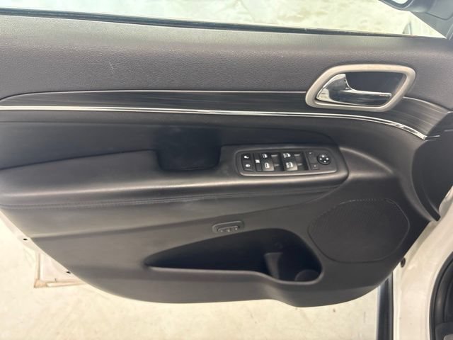 Used 2019 Jeep Grand Cherokee Limited AWD/4WD image 16