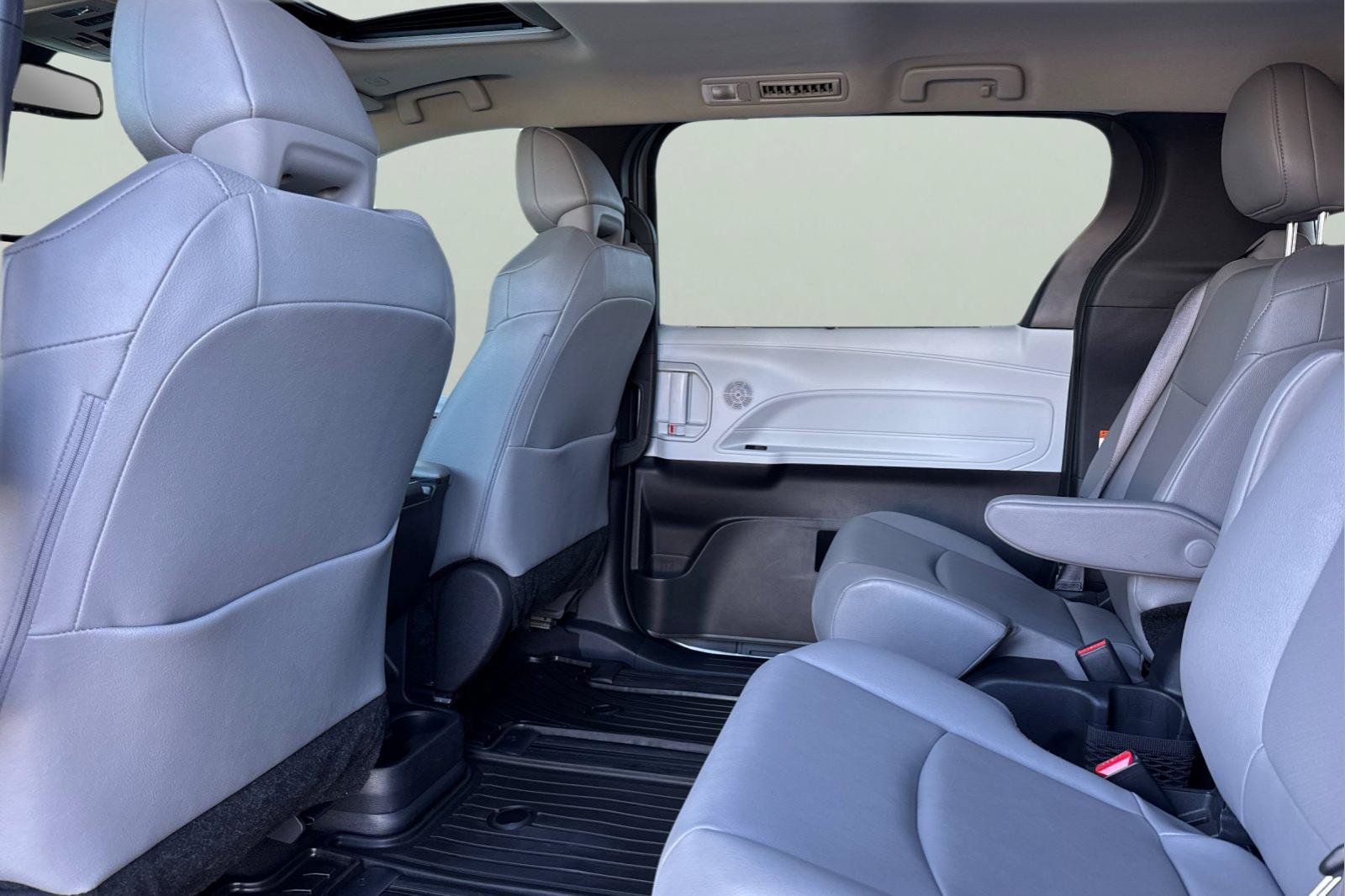 Certified 2025 Toyota Sienna XLE w/ XLE Plus Package AWD/4WD image 6