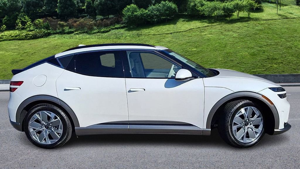 Used 2025 Genesis GV60 RWD image 9