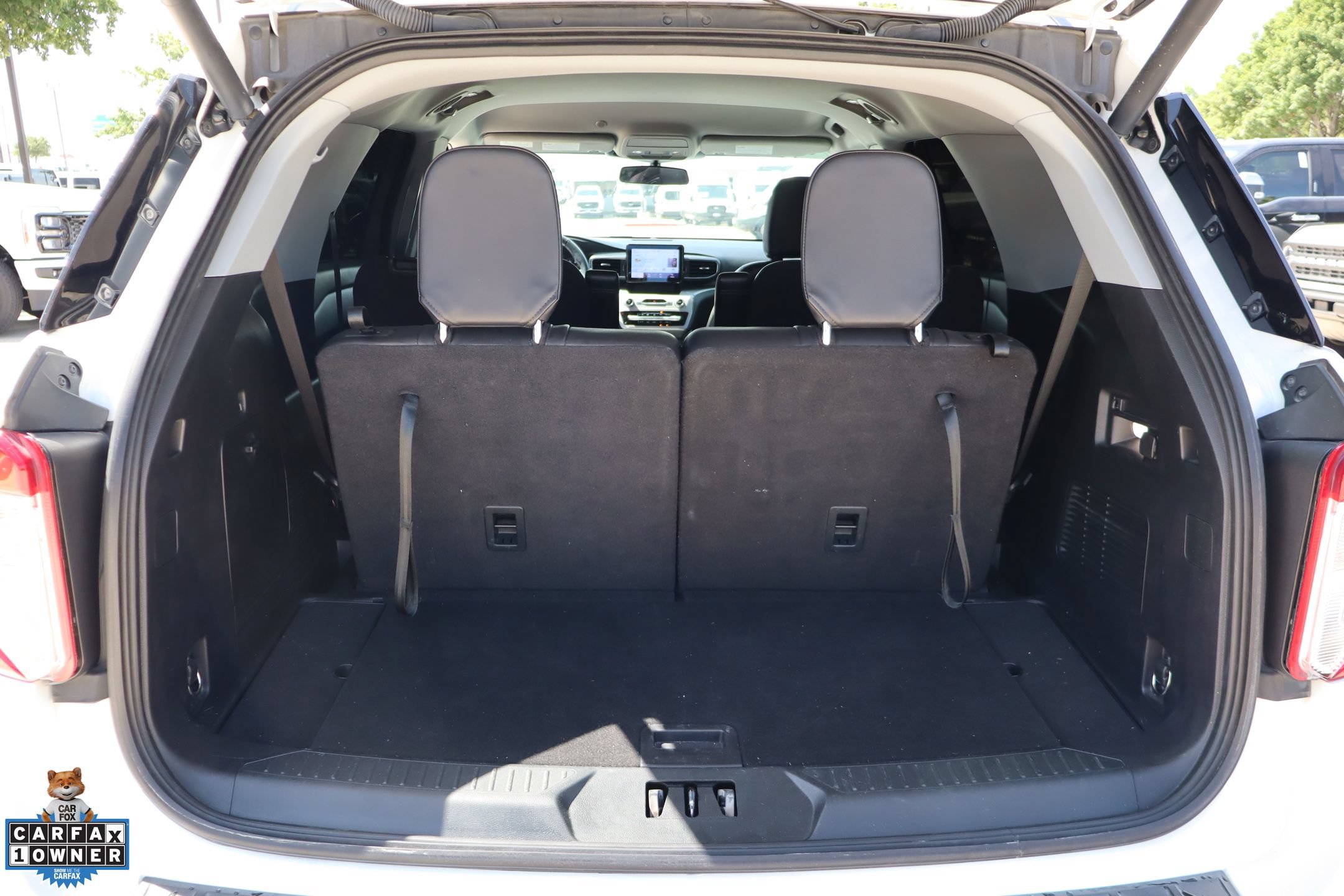 Used 2021 Ford Explorer XLT w/ Equipment Group 202A RWD image 26