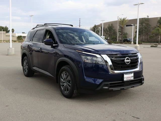 New 2025 Nissan Pathfinder SV image 2
