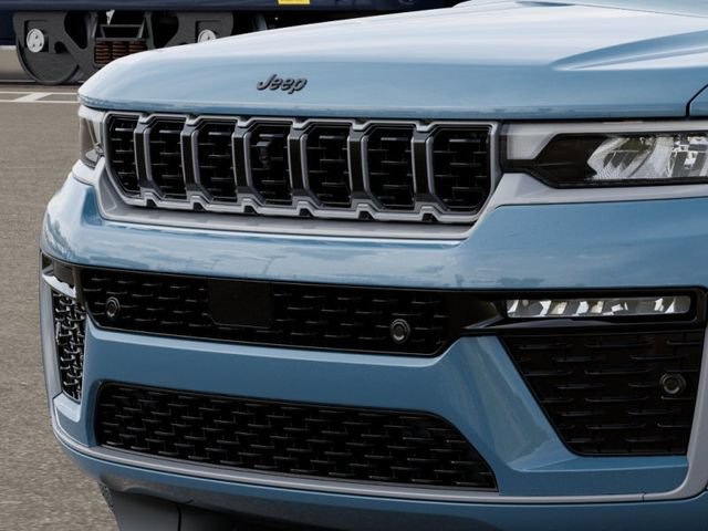 New 2026 Jeep Grand Cherokee Summit w/ Obsidian Package AWD/4WD image 11