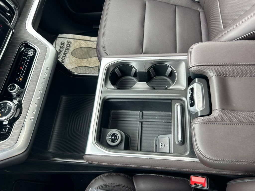 Used 2026 Ford Expedition Platinum w/ Platinum Ultimate Package AWD/4WD image 24