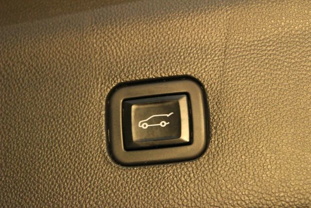 Used 2021 Buick Enclave Essence image 18