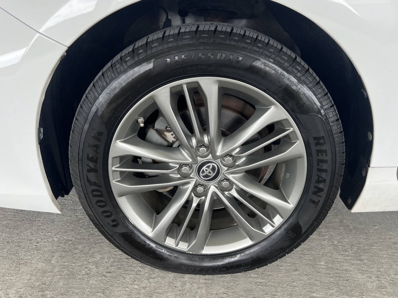Used 2017 Toyota Camry SE FWD image 30