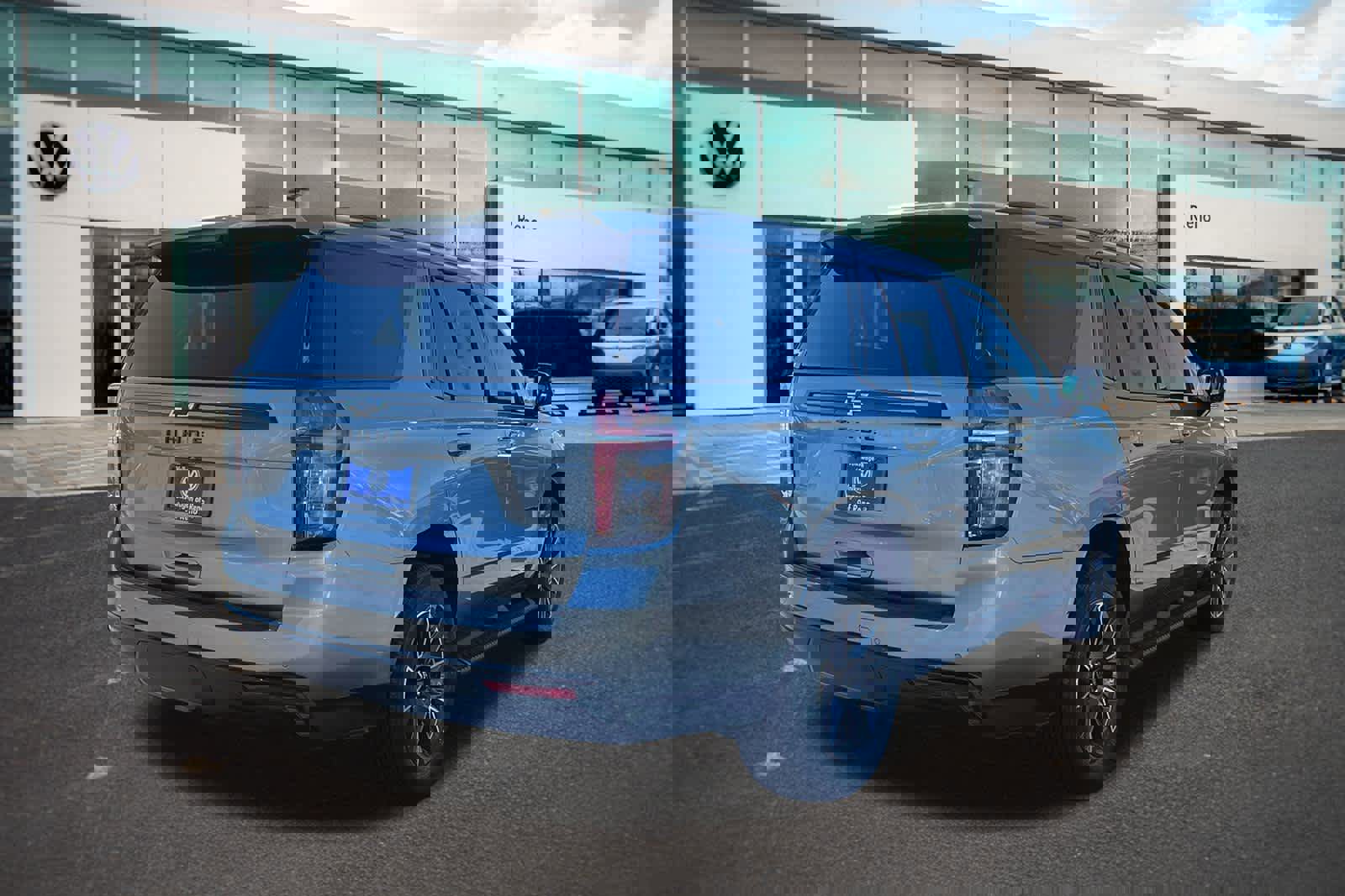 Used 2023 Chevrolet Tahoe Z71 w/ Luxury Package image 5