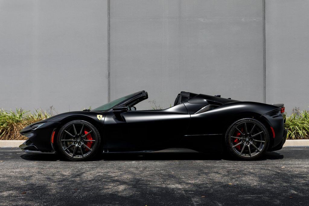 Used 2022 Ferrari SF90 Spider image 2