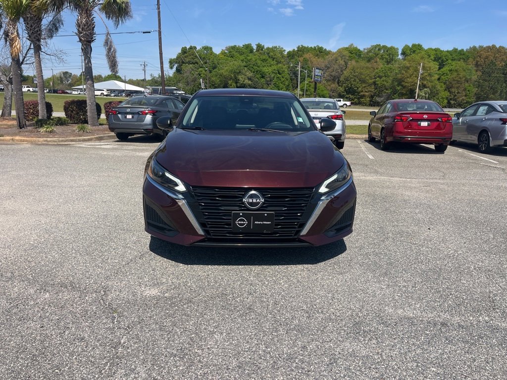 Used 2024 Nissan Altima 2.5 SV image 2