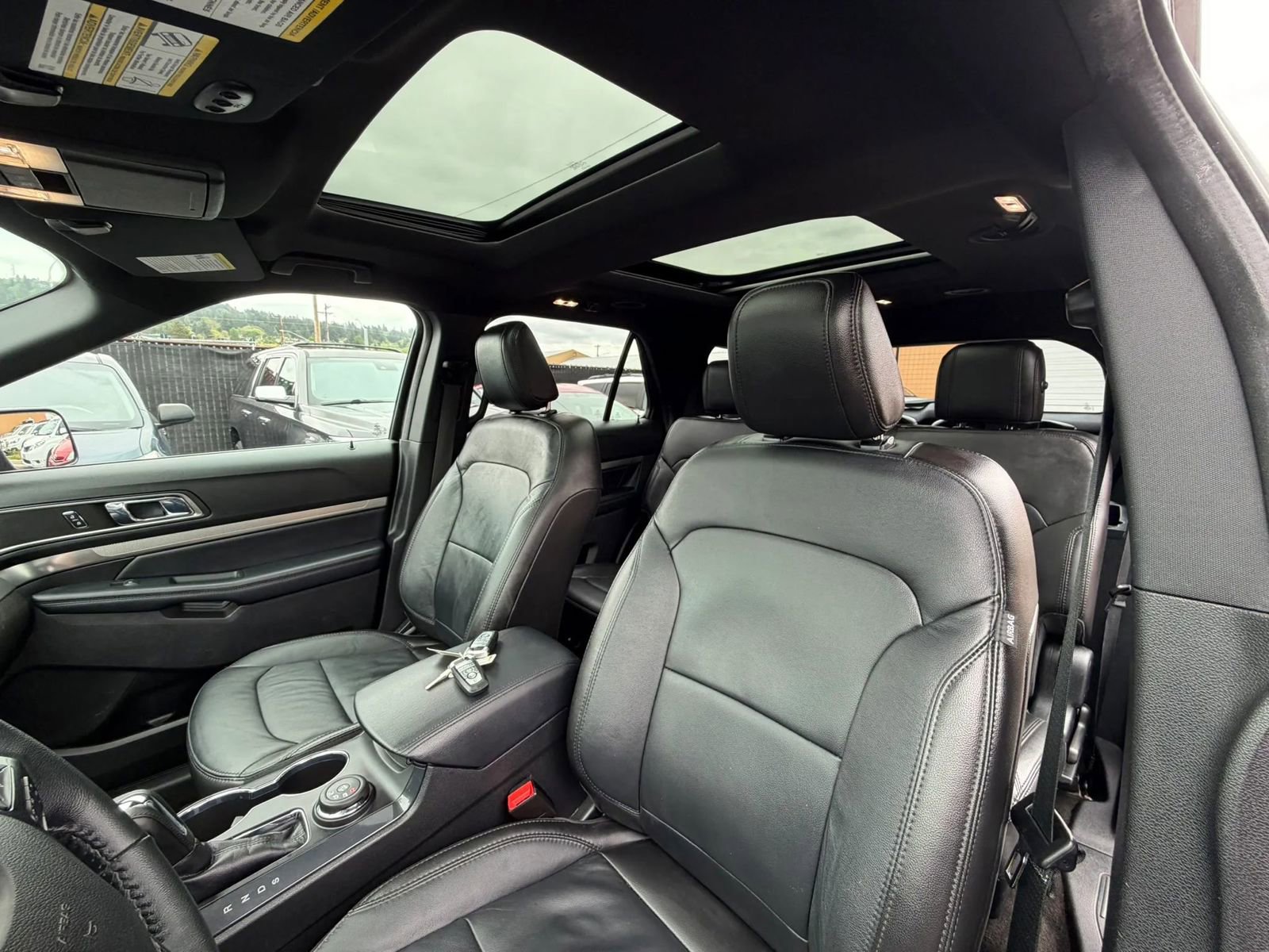 Used 2018 Ford Explorer XLT w/ Equipment Group 202A AWD/4WD image 25