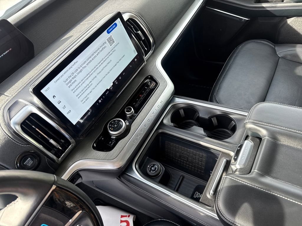 Certified 2025 Ford Expedition Platinum image 12