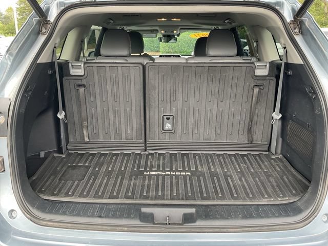 Used 2021 Toyota Highlander XLE AWD/4WD image 22