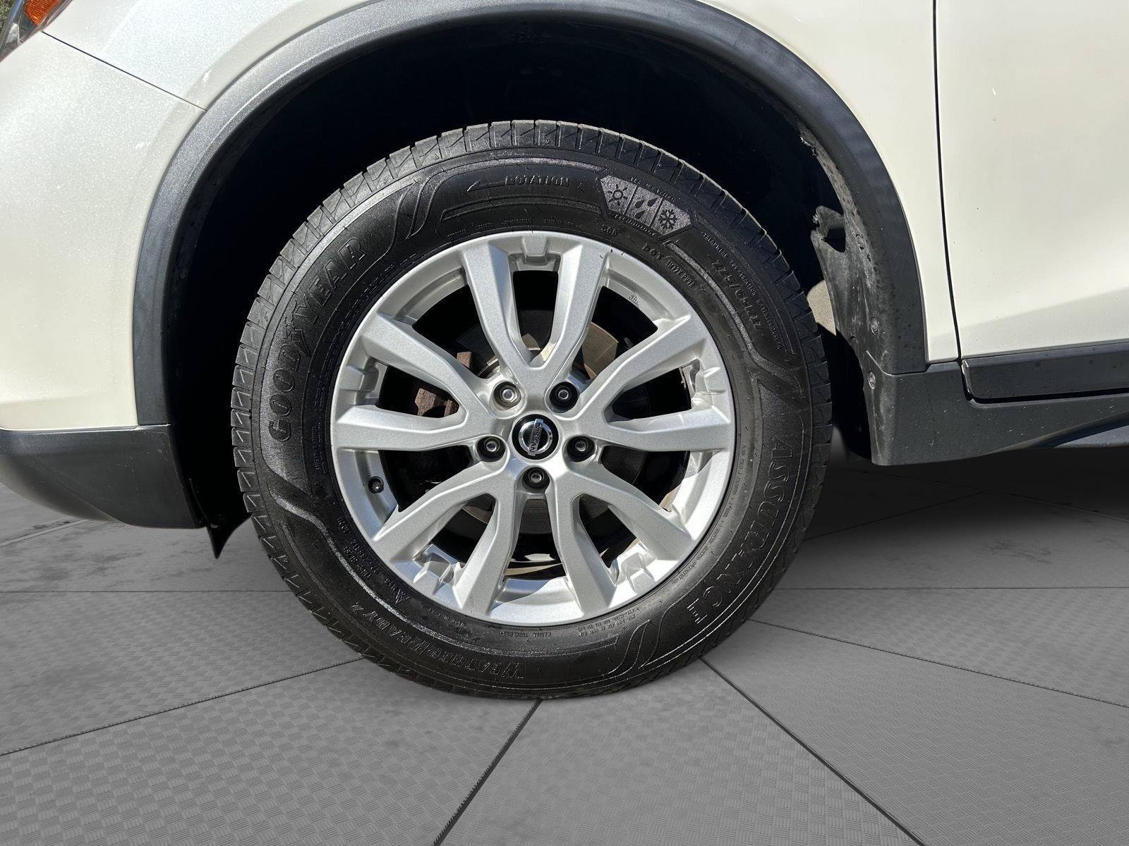 Used 2020 Nissan Rogue SV AWD/4WD image 9