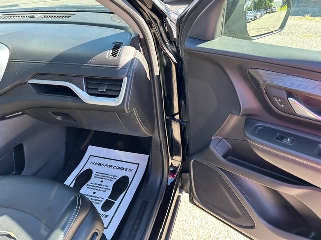 Used 2024 GMC Terrain SLT AWD/4WD image 30