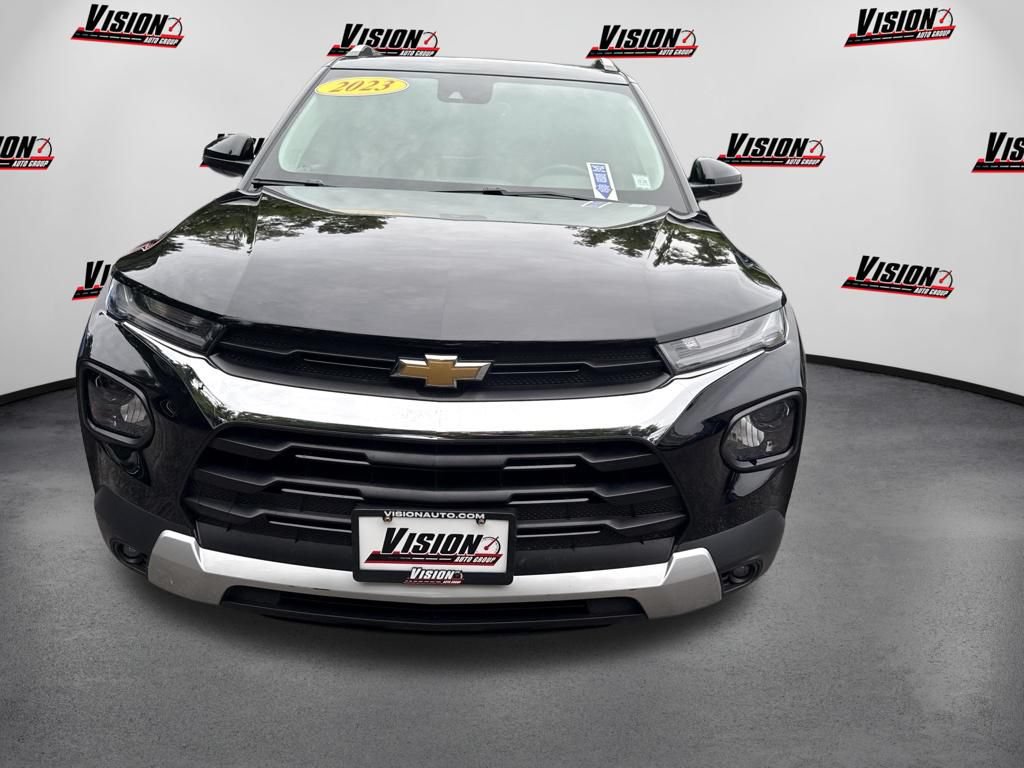 Used 2023 Chevrolet TrailBlazer LT w/ Convenience Package AWD/4WD image 2