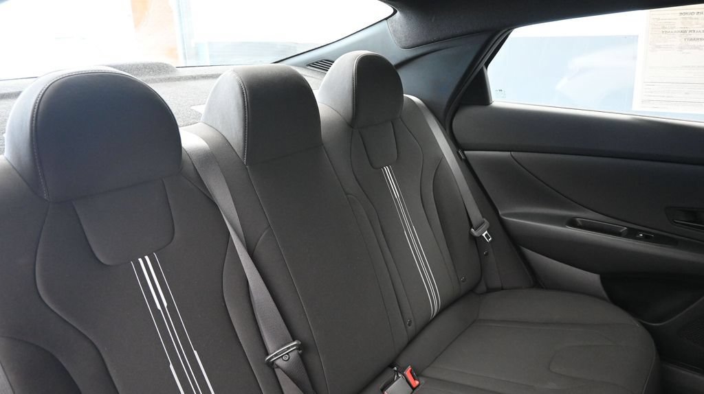 Used 2025 Hyundai Elantra SEL FWD image 14