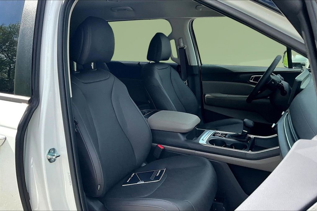 New 2026 Kia Carnival EX FWD image 10