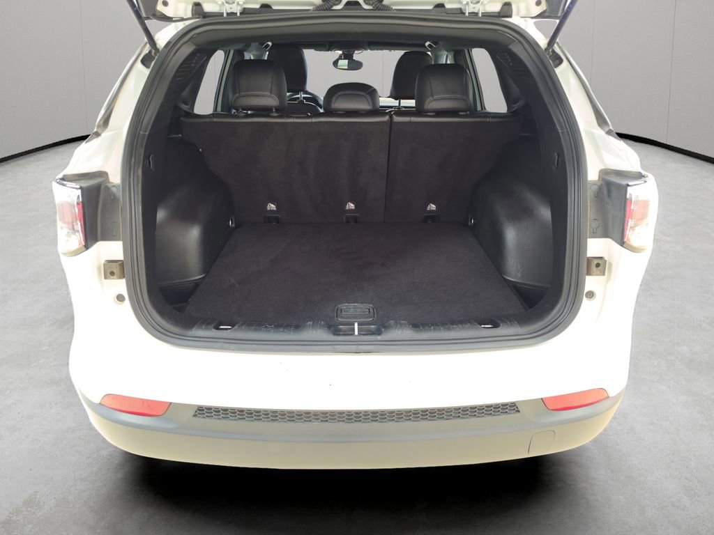 Used 2024 Jeep Compass Latitude image 12