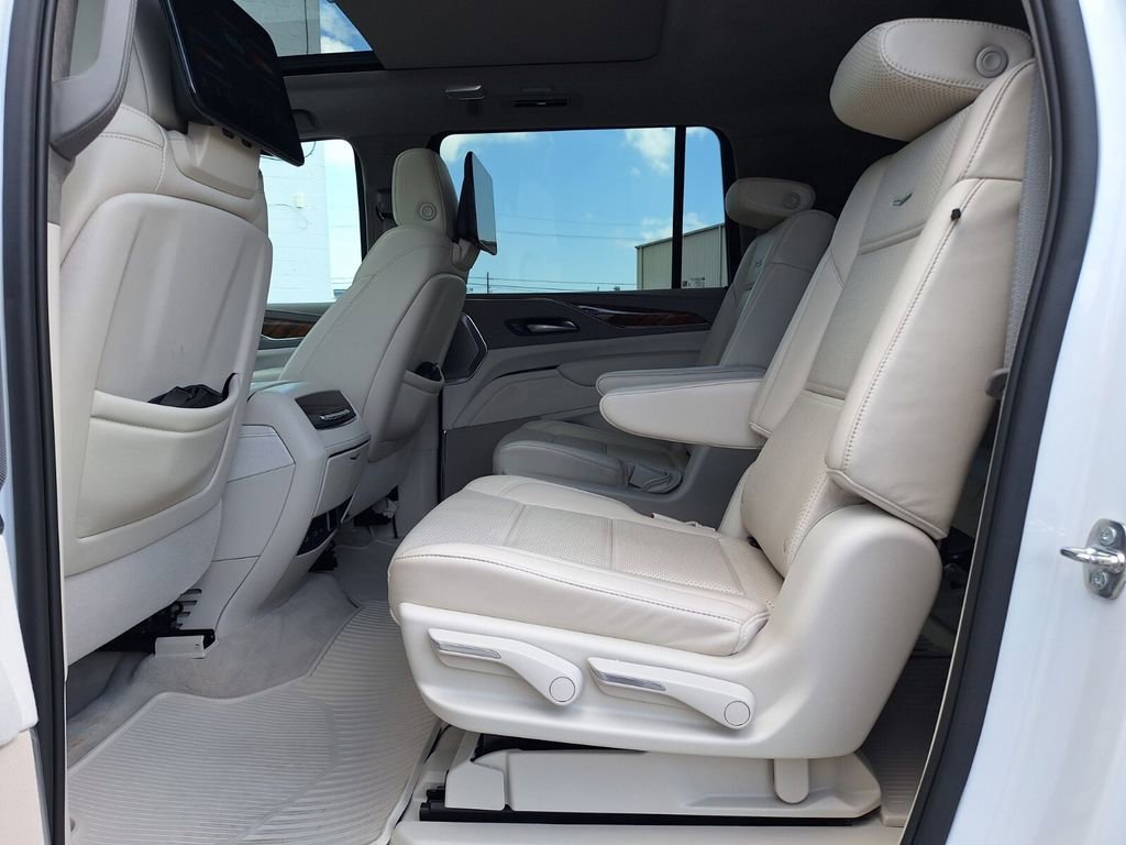 Certified 2024 Cadillac Escalade ESV Premium Luxury Platinum AWD/4WD image 12
