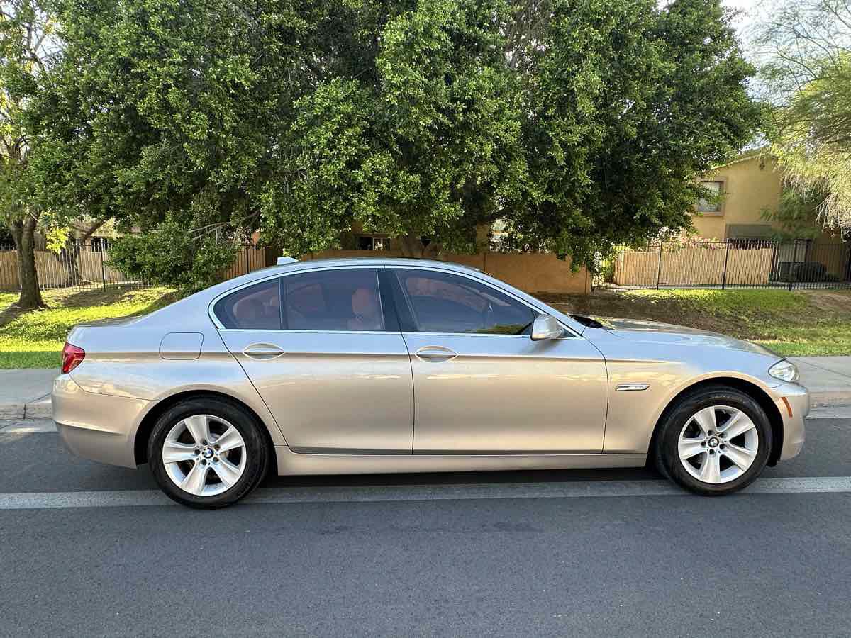 Used 2011 BMW 528i Sedan RWD image 9