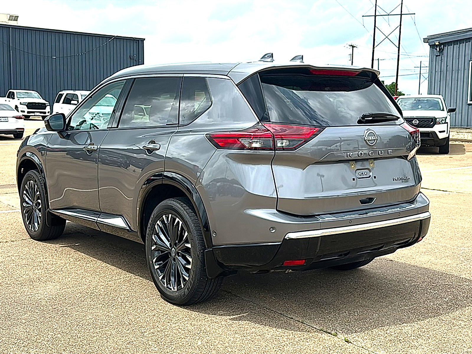 Certified 2025 Nissan Rogue Platinum w/ Tech Package FWD image 6