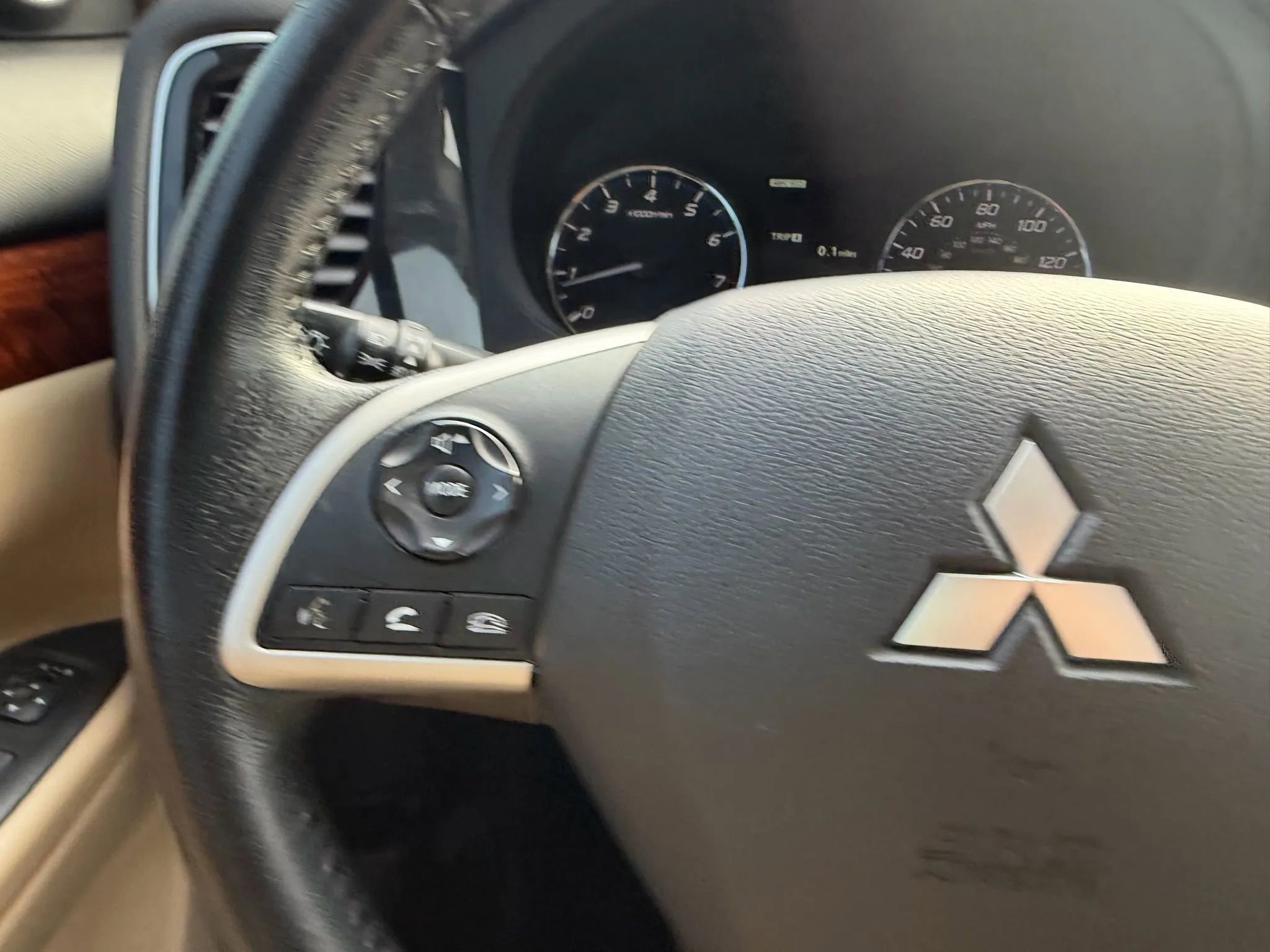 Used 2015 Mitsubishi Outlander SE image 20