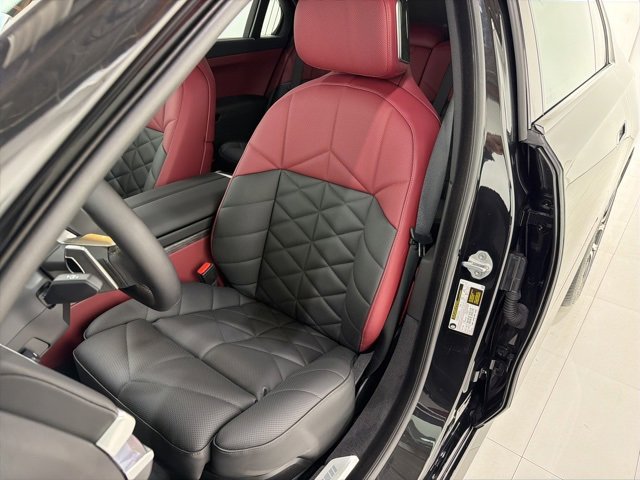 Used 2025 BMW 740i xDrive w/ Premium Package image 13