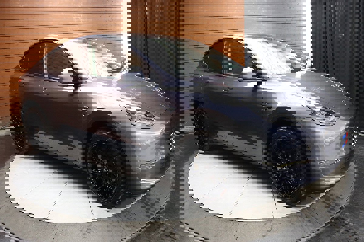 Used 2023 Tesla Model Y Long Range image 17