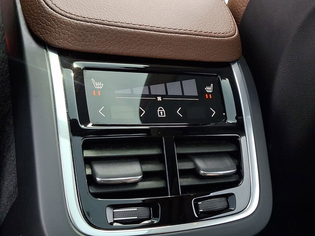 Used 2019 Volvo XC90 T6 Momentum AWD/4WD image 11