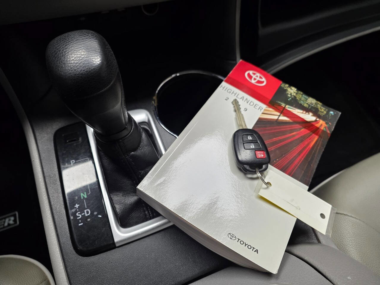 Used 2019 Toyota Highlander LE image 24