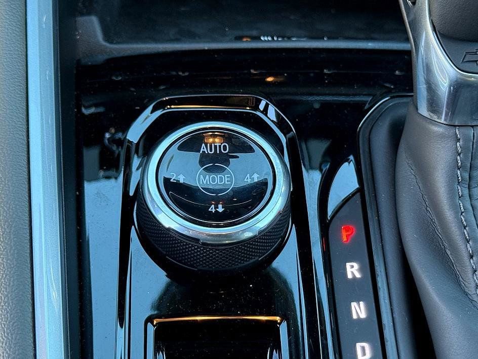 Used 2025 Chevrolet Colorado ZR2 w/ Midnight Edition image 19