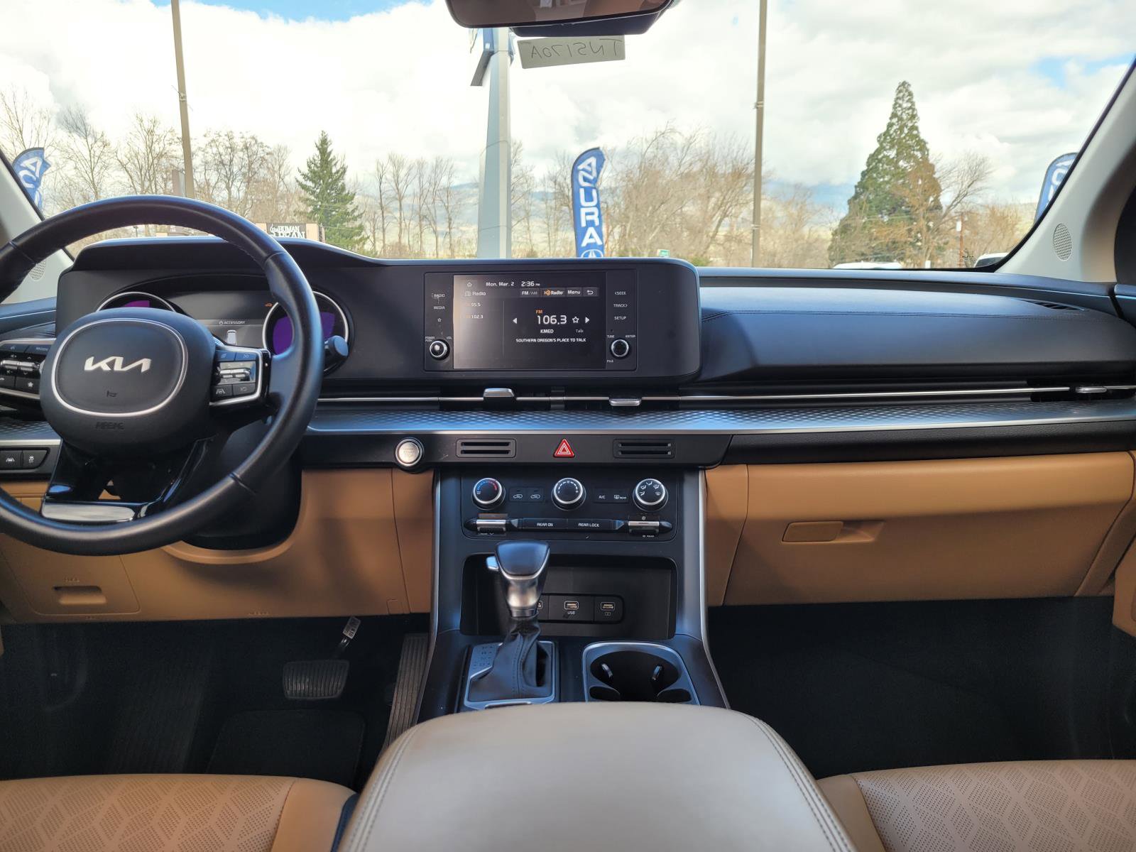 Used 2024 Kia Carnival LX image 15