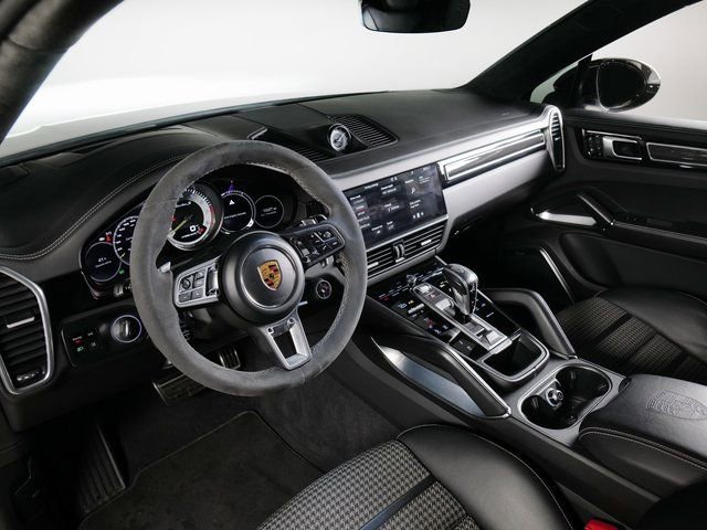 Used 2021 Porsche Cayenne Turbo S image 19