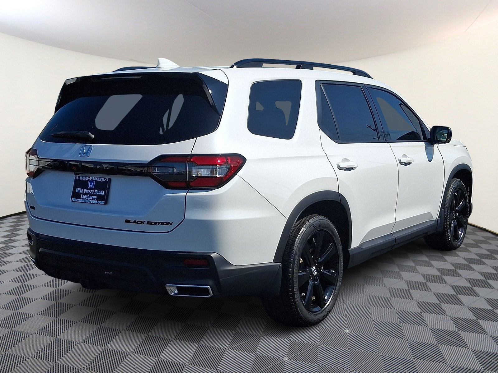 Used 2025 Honda Pilot Black Edition image 7