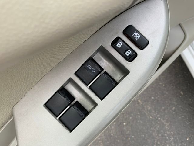 Used 2013 Toyota Corolla LE image 12
